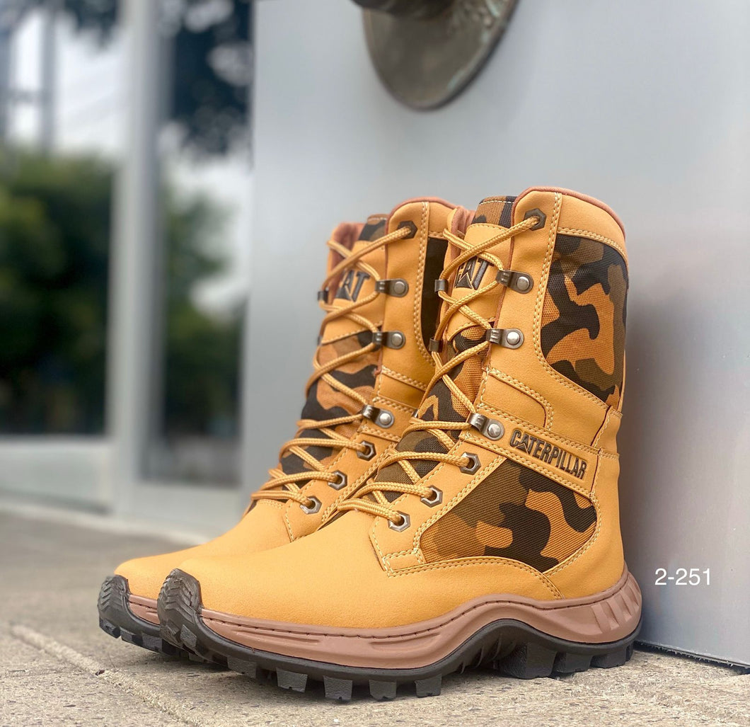 BOTA INDUSTRIAL HOMBRE CARTERPILL4R MIEL CAMUFLADA