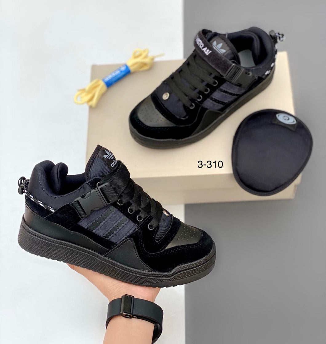 TENIS UNISEX AD1DAS BAD BUNNY TODO NEGRO